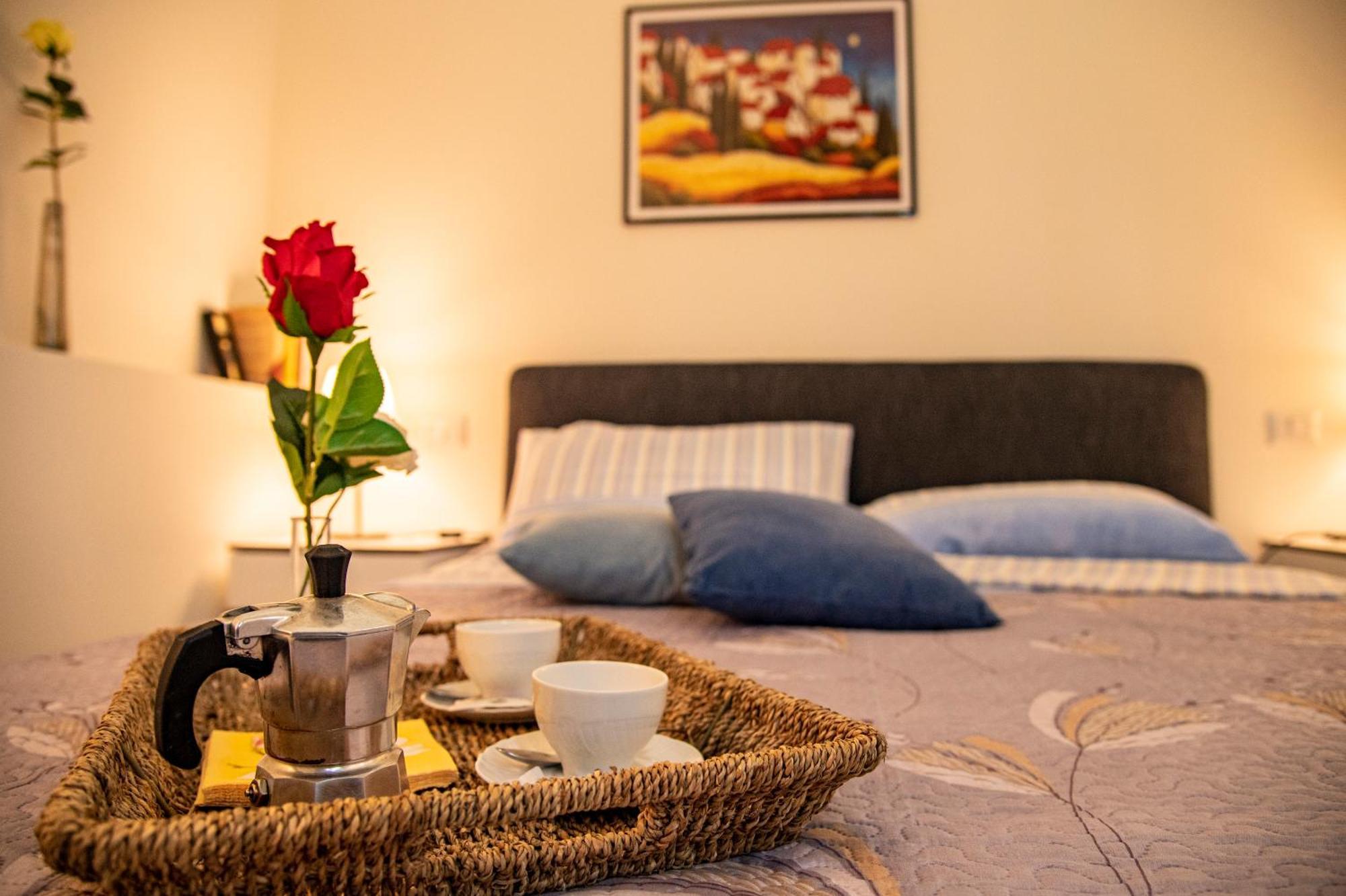 Il Pucchio Apartment Черталдо Екстериор снимка