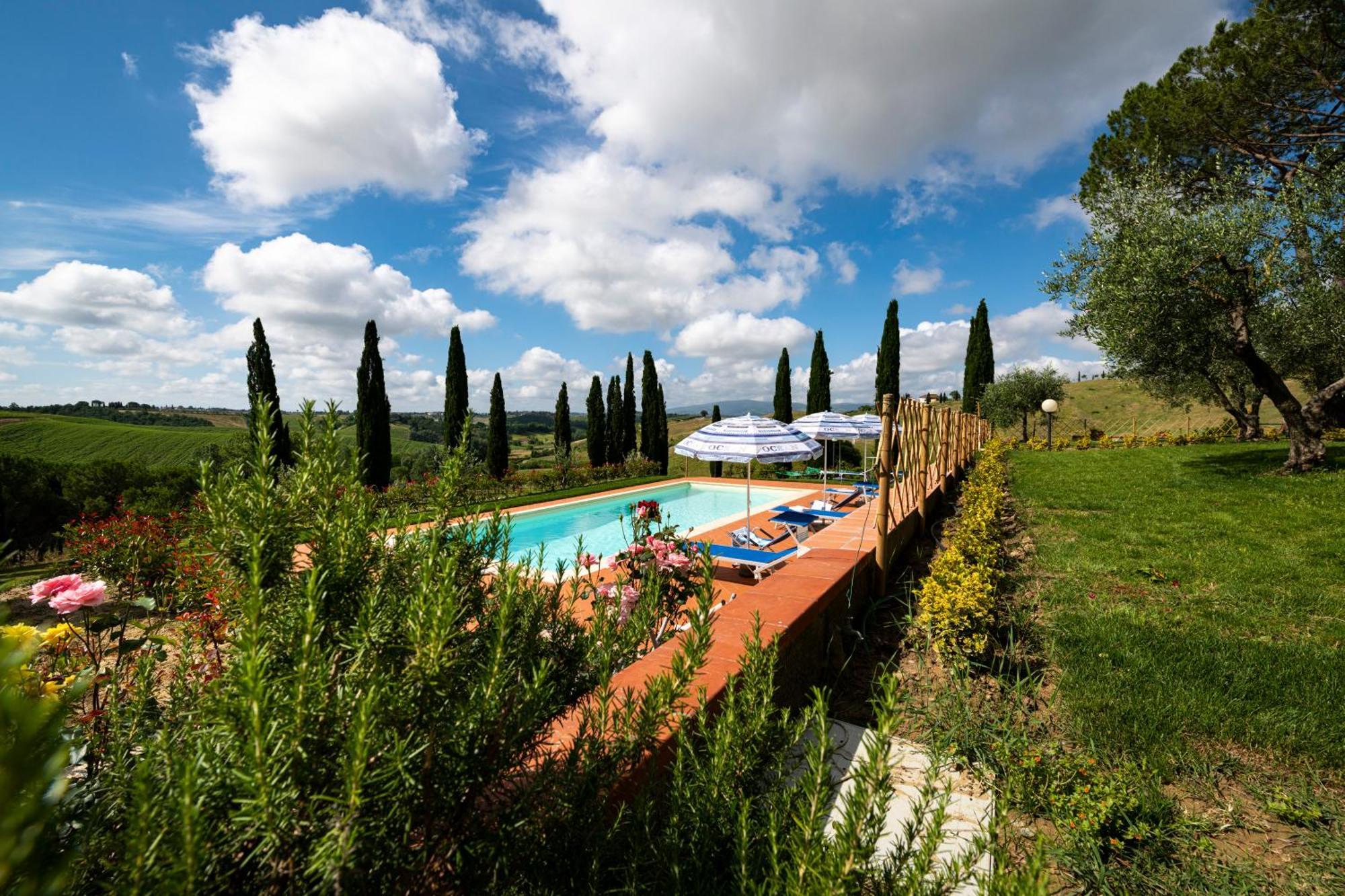 Il Pucchio Apartment Черталдо Екстериор снимка