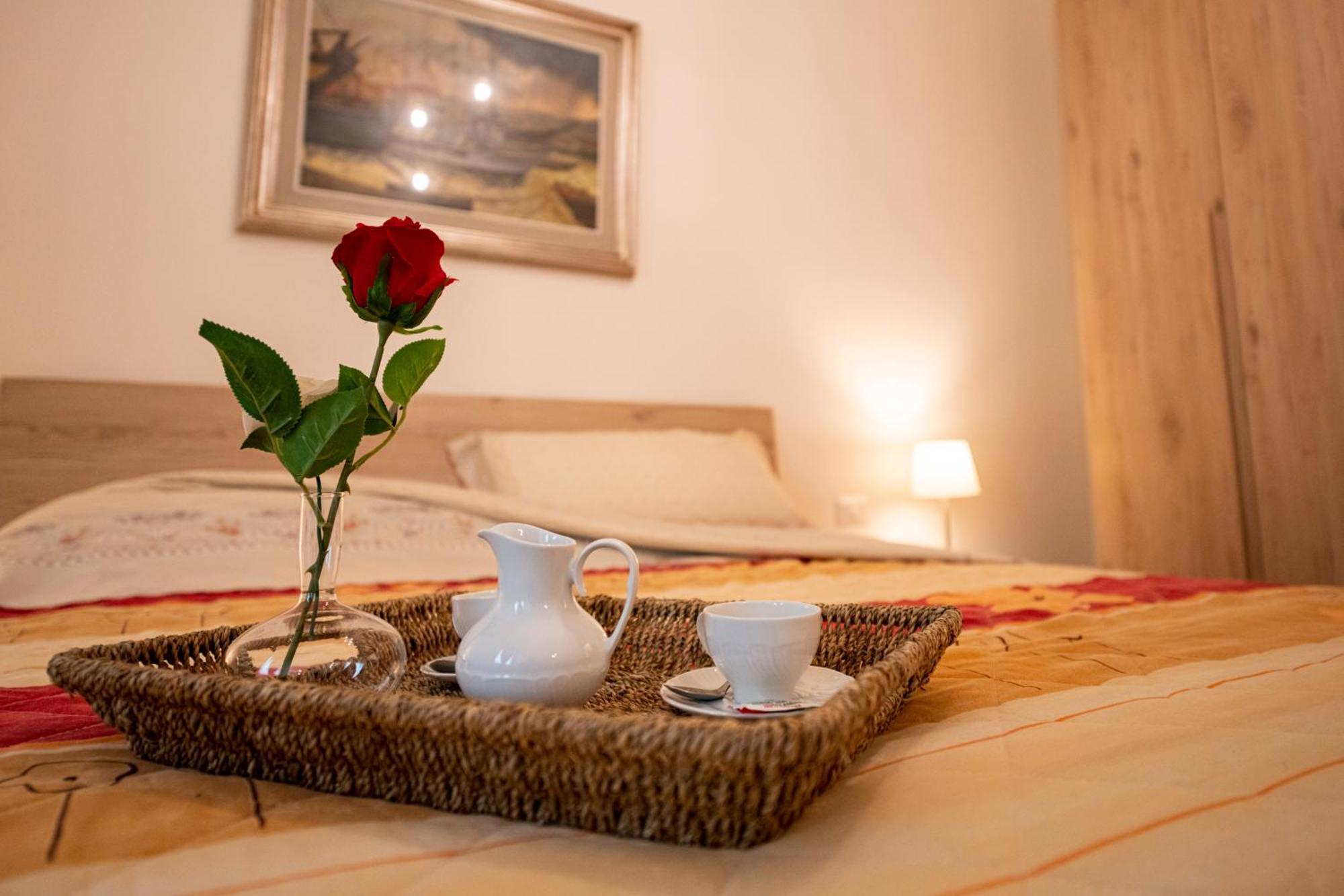 Il Pucchio Apartment Черталдо Екстериор снимка